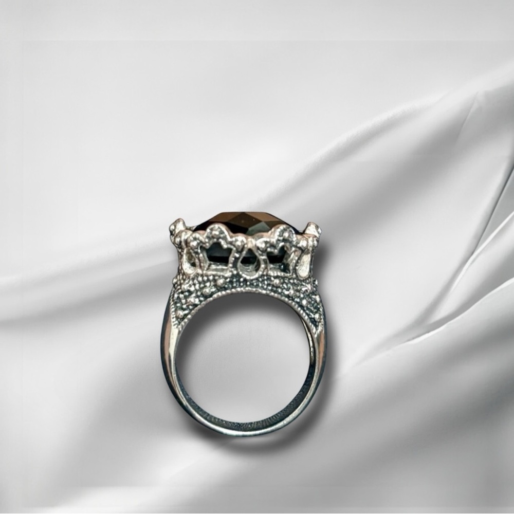 Gorgeous Chunky Statement Ring! 🖤